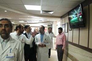 برگزاری مراسم بزرگداشت روز پزشک و کارمند با حضور معاون درمان وزارت بهداشت و درمان آموزش پزشکی در مرکز قلب و عروق شهید رجایی: عکس شماره 6 / 12